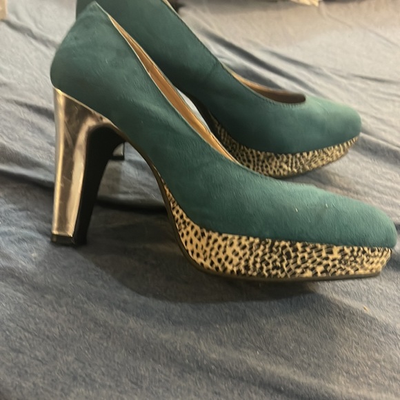 Teal heels women’s size 10 - Picture 3 of 3